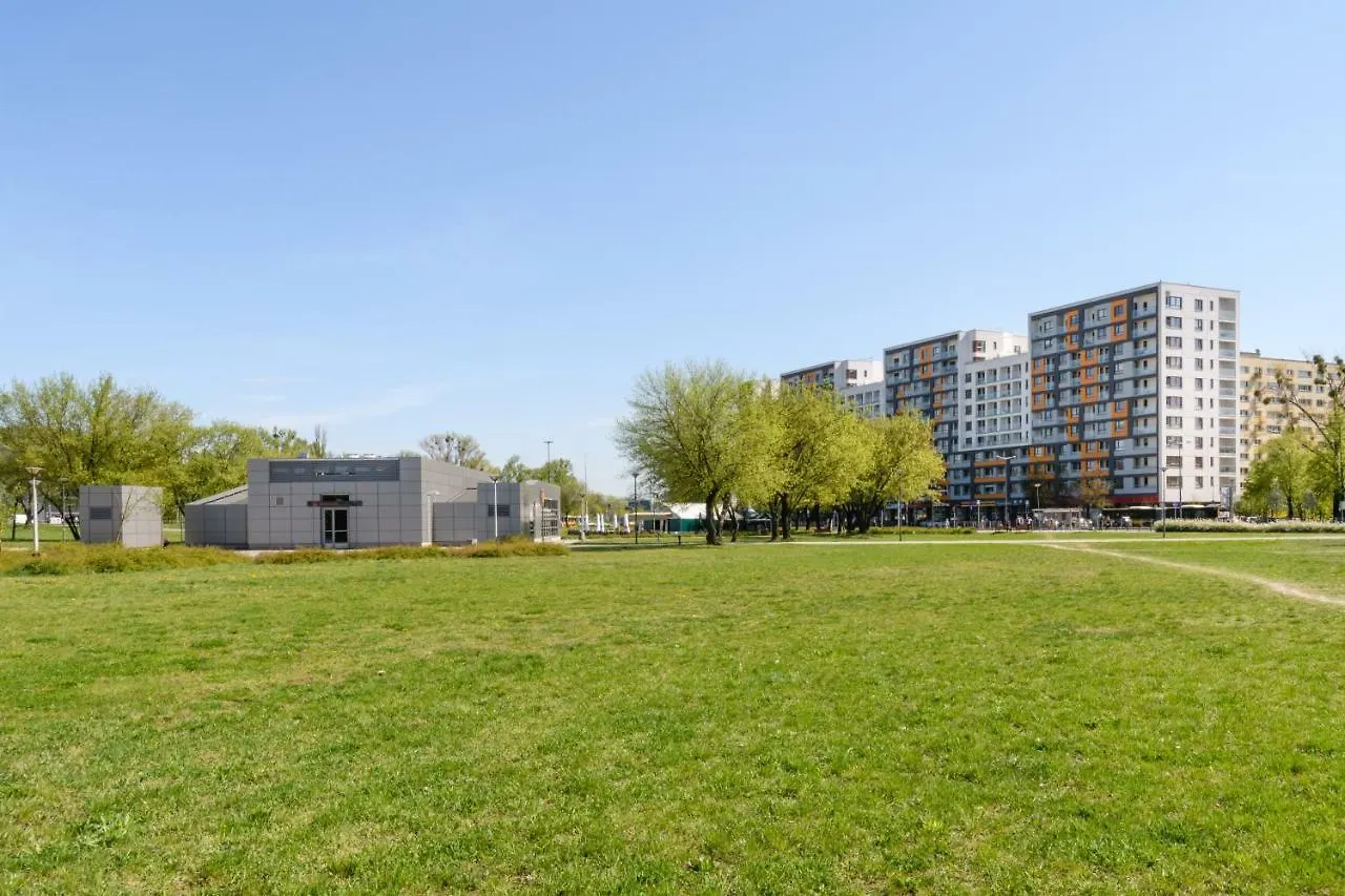 Luxlux Apartments Metro Slodowiec Varsó